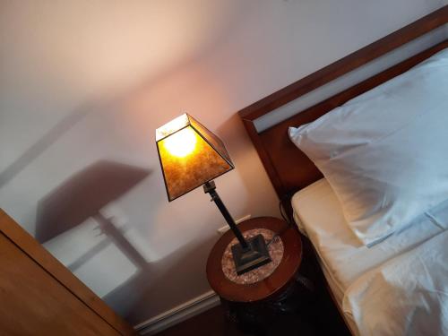 Ένα ή περισσότερα κρεβάτια σε δωμάτιο στο Lake & Library boutique Hotel