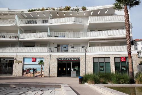T2 proche de la gare, à 10 minutes à pieds de la Croisette, piscine & parking dans résidence de haut standing
