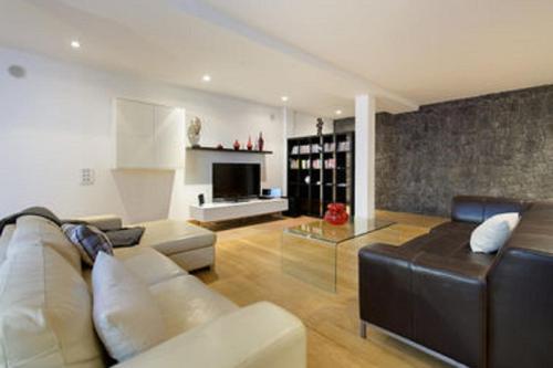 Villa Sleeps 6 with Pool Private & sauna