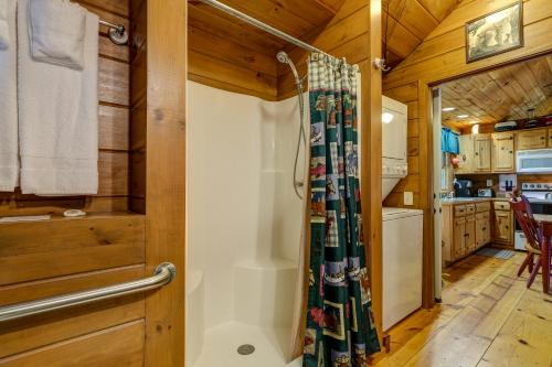 Η κουζίνα ή μικρή κουζίνα στο Cobb Creek Cabins