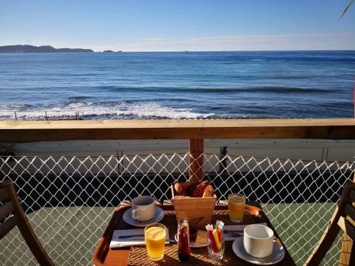 a table with food and a view of the ocean at Stella Maris in Hyères
