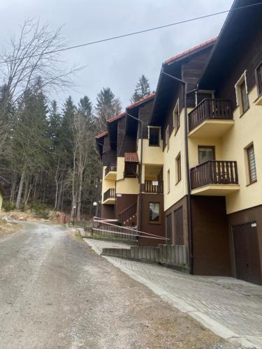 Budova, v ktorej sa apartmán nachádza