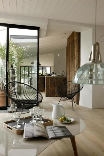 a living room with a table with wine glasses on it at Hôtel Le Sénéchal in Ars-en-Ré