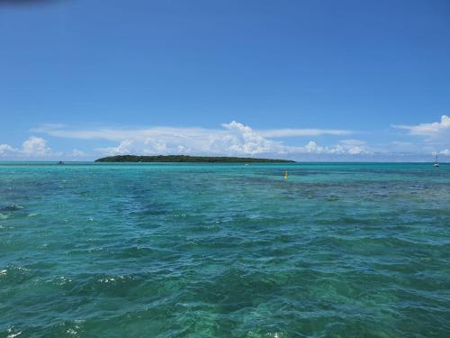 an island in the middle of a large body of water at Tyvabro Guesthouse in Mahébourg