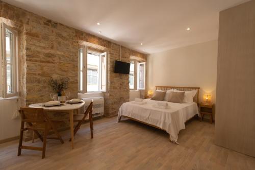 Postel nebo postele na pokoji v ubytování La Corda - renovated apartment in Corfu town