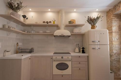 Kuchyň nebo kuchyňský kout v ubytování La Corda - renovated apartment in Corfu town