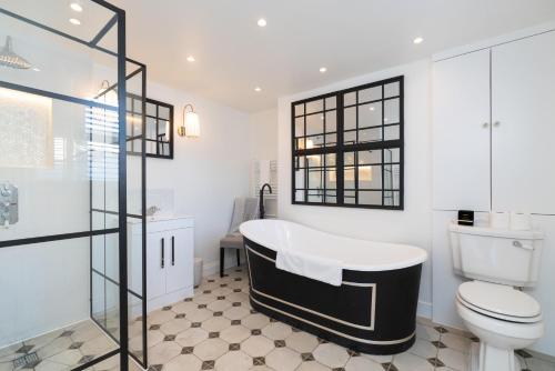Gallery image of Gloucester Place Townhouse and Apartment Hot Tub! in Cheltenham