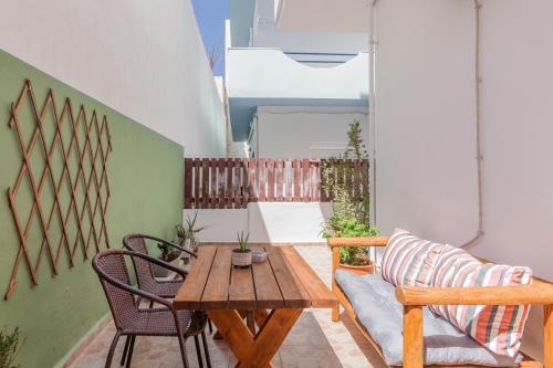 Avra Suites in City center - 50m to Beach