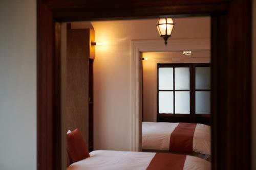 a mirror in a room with two beds and a window at Shirafuji - Vacation STAY 69369v in Suzaka