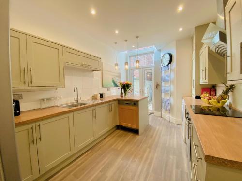A kitchen or kitchenette at RELAX Blackpool