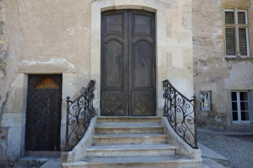 Η πρόσοψη ή η είσοδος του Château d'Island Vézelay
