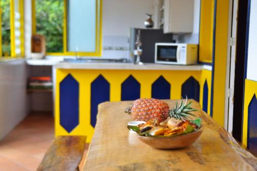 a bowl of pineapple on a table in a kitchen at Casa Finca Villa Luz a 800 mts del Parque del Café in Montenegro