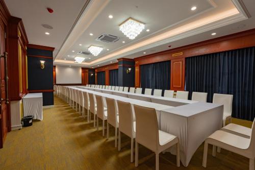 Belle Grand Hotelにあるビジネスエリアまたは会議室