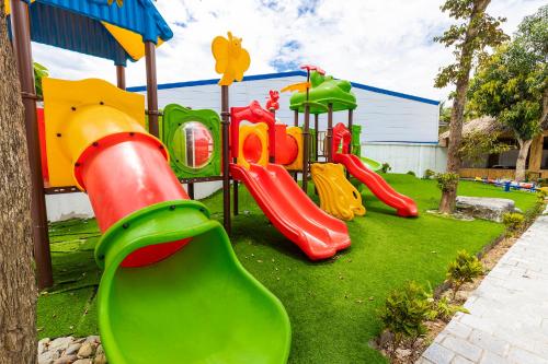 a playground with a slide and a slideintend at Hoa Viên Hotel - Suối khoáng Kim Bôi in Hòa Bình