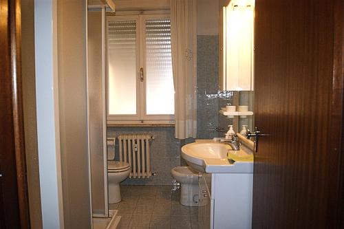 Een badkamer bij Fortunato's Apartment