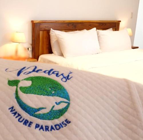 Hotel Pedasí Nature Paradiseにあるベッド