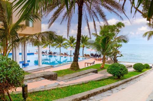 A piscina localizada em Sun Viet Resort Phu Quoc ou nos arredores