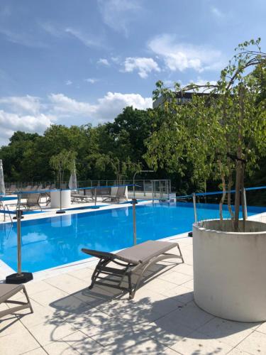 Bazén v ubytovaní Nadmorskie Tarasy Apartament Park i Morze alebo v jeho blízkosti