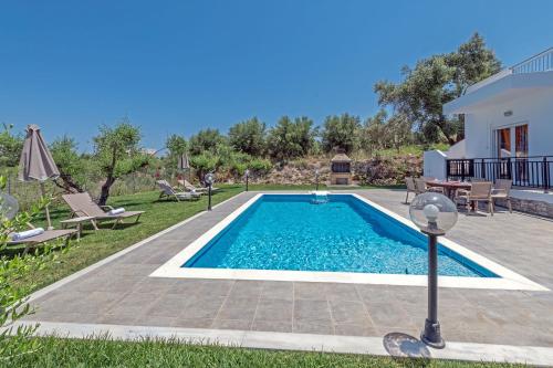 Gallery image of Villa Guinevere-with Private Pool in Pangalochori