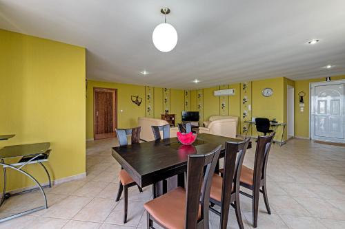 Gallery image of Villa Guinevere-with Private Pool in Pangalochori