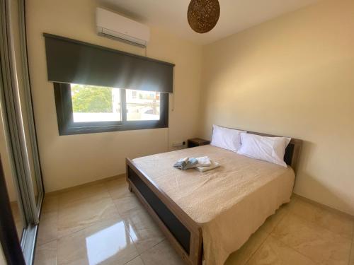 Кровать или кровати в номере Philip Spacious Apartment