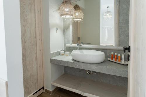 a bathroom with a sink and a mirror at Aesthisis Sensational Accommodation in Kolimbia