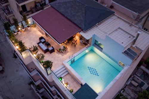 Výhled na bazén z ubytování Luxury Penthouse with private pool nebo okolí