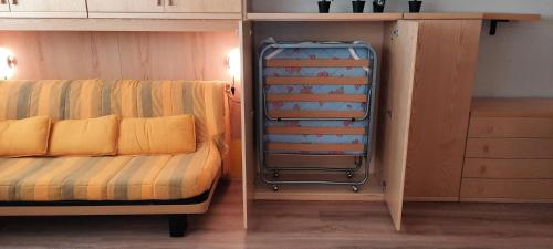 a bunk bed with a chair and a shelf at Condominio Escargot in Breuil-Cervinia