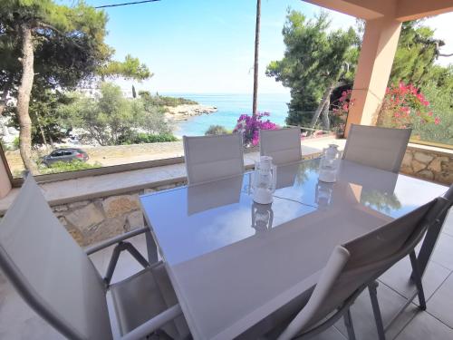 ポルト・ヘリにあるArchos Seafront Apartmentsのギャラリーの写真