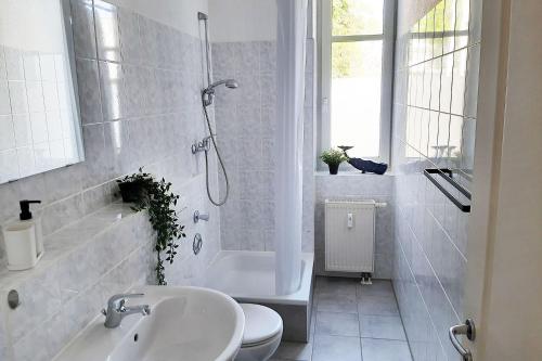 A bathroom at Nice 2 room Apartment in Magdeburg