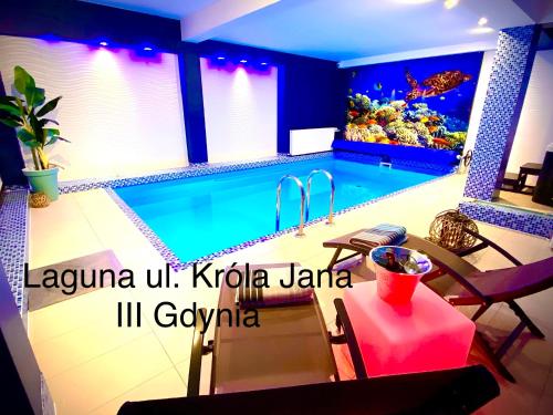 a swimming pool in a kitchen with a fish tank at Sopot Spa Apartament in Sopot