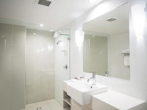 Un baño de Oaks Sunshine Coast Oasis Resort