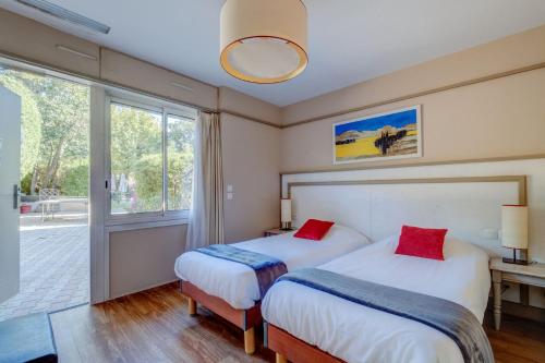 Ένα ή περισσότερα κρεβάτια σε δωμάτιο στο Hôtel Miléade Méditerranée - Port-Fréjus