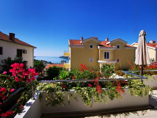 Imagen de la galería de Charming and Luxurious Flat with Large Terrace, en Herceg-Novi