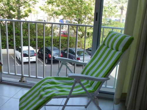 Photo de la galerie de l'établissement Studio cosy avec TV et cuisine équipée, bord de mer Le Lavandou - FR-1-308-34, au Lavandou