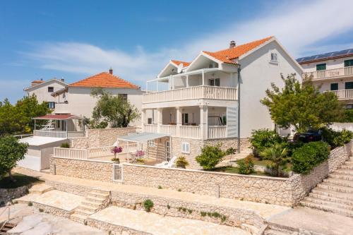 Villa Blanka Apartments