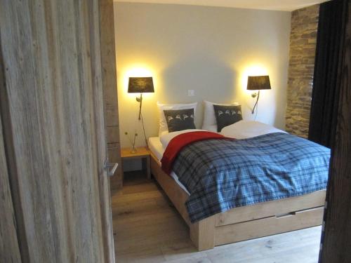 מיטה או מיטות בחדר ב-Swissalpschalet Chalet Timber Inn 4-5