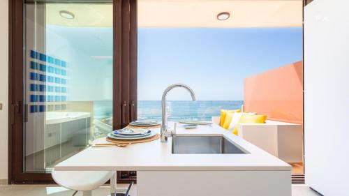 Higueron Rental Beach Club Suites - Managed by Higuerón Resort