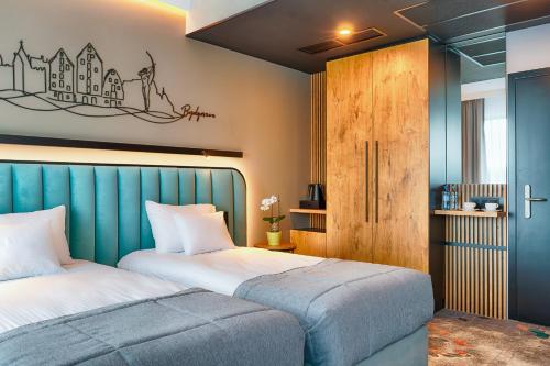 A bed or beds in a room at Focus Hotel Premium Bydgoszcz