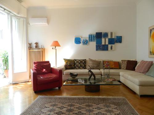 Elegant 3BD apartment in Kolonaki
