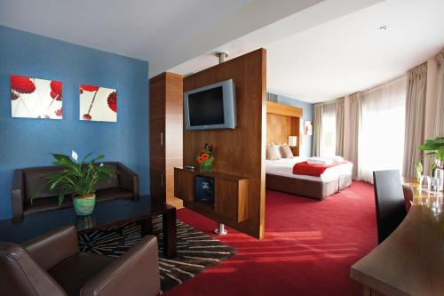 Area tempat duduk di The Crown London, WorldHotels Distinctive