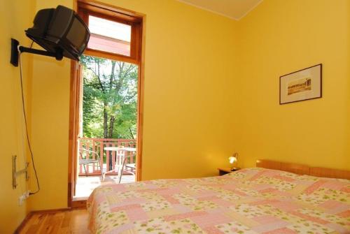 Ένα ή περισσότερα κρεβάτια σε δωμάτιο στο Parko Vila
