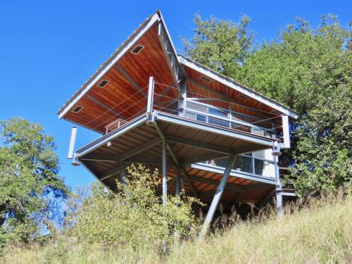 a house shaped like a house on top of a hill at Greenfire Game Lodge in Balule Game Reserve
