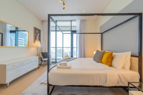 Ένα ή περισσότερα κρεβάτια σε δωμάτιο στο Luxury Meets Comfort Apt With Panoramic City View