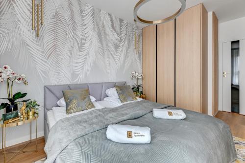 Ένα ή περισσότερα κρεβάτια σε δωμάτιο στο Diamond Suites - Sea View