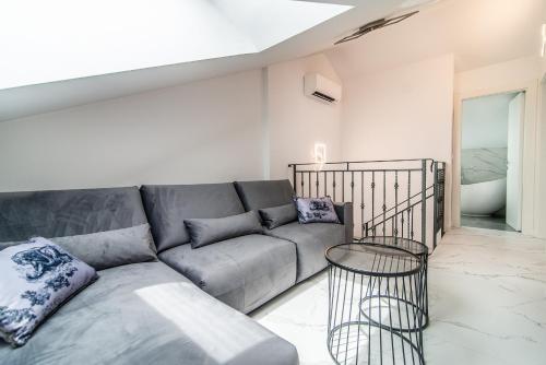 Χώρος καθιστικού στο Luxury Apartment Queens