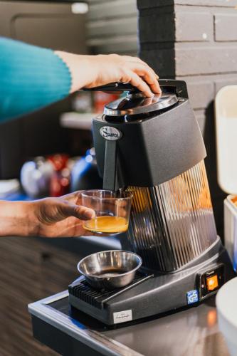 Tetera y cafetera en Sure Hotel by Best Western Limoges Sud