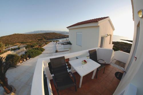 Gallery image of Tersanas Beach Lodges in Tersanas
