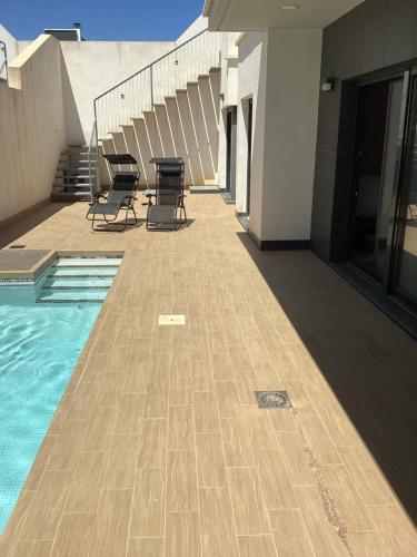 HouseSleeps6-Pool-Beach-Garden-Solarium-PetOK