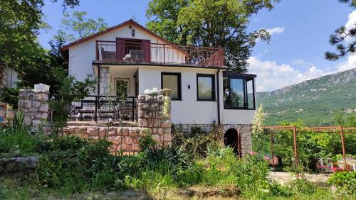 Amazing Mountain & Valley Views House with 3 Terraces and Gardens, For Nature Lovers